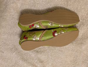 Green Juttis Size 36