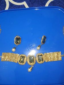 Stunning Gold & Emerald Choker Set