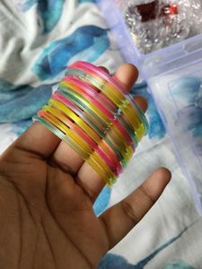 Set of 5 Glass Bangles