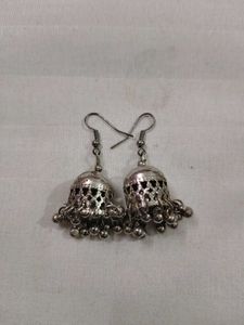 4 pairs of oxidised earrings
