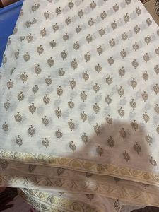 Elegant saree with Traditional Motifs