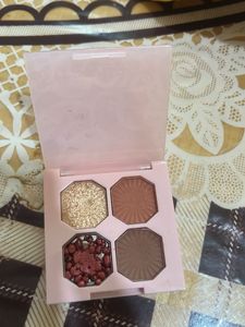 Dikalu Strawberry Eyeshadow Palette
