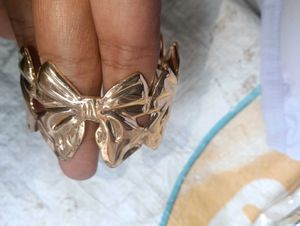 Elegant Silver Leaf Design Bangle Set