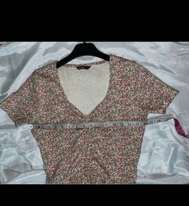 Zudio Floral Ruched V-Neck Crop Top