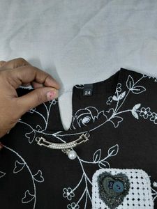 Stylish Black & White Floral Print Kurta