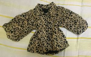 SALE ❗❗❗❗black&amp;gold festive puff sleeve crop top/