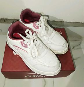 Stylish White &amp; Maroon Sneakers