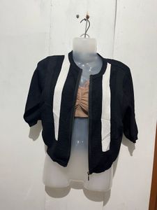 Chic Black &amp; White Striped Zip-Up Cardigan