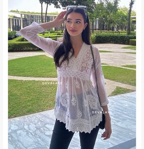 Devalaye Elegant White Chikankari Kurti