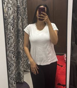 casual white tshirt