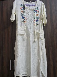 Charming Embroidered Kurta with Bird Motif