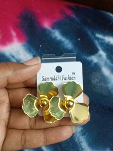 Beautiful Gold Flower Earrings