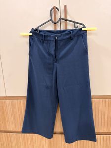 Navy Textured Capri Pants