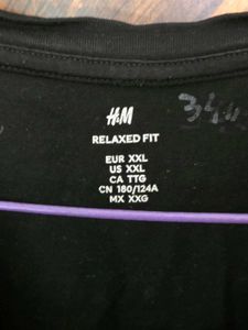 H&amp;M Solid Black Relaxed Fit T-Shirt
