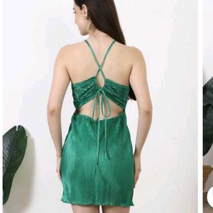 S size Green Halter Neck Pleated Dress
