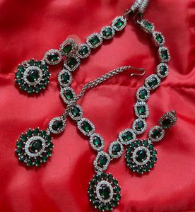 Emerald Green and Silver Necklace Set
