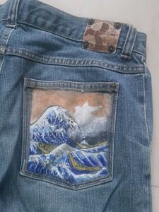 Capri Jeans - Denim Style. Painted pocket