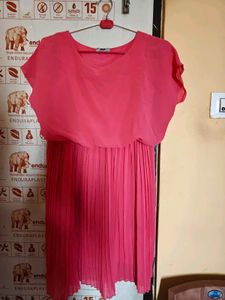 Elegant Pink Pleated Dress