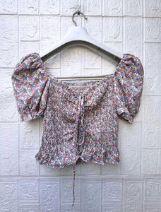 New with tag Floral Puff Sleeve Smocked Crop Top
