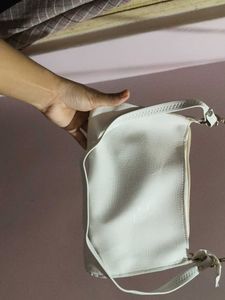 Stylish White Croc Texture Shoulder Bag