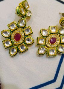 Elegant Kundan Necklace &amp; Earring Set