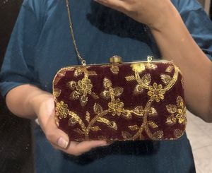 Cluth With Sling Bag - Maroon