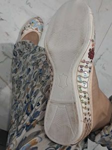 Embroidered Elephant Juttis