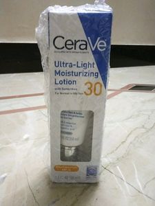 Ultra-Light Moisturizing Lotion With Sunscreen