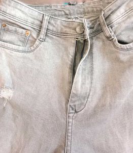 combo of peach top with jeans