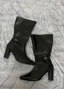 ‼️BRAND NEW Black Knee-High Boots‼️