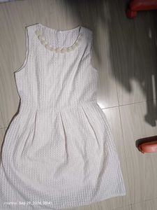 Elegant White Sleeveless Dress