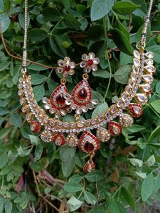 Price drop!!!!!BEAUTIFUL NECKLACE WITH EARINGS AND MANG TIKKA AND ALSO KAMAR BANDH