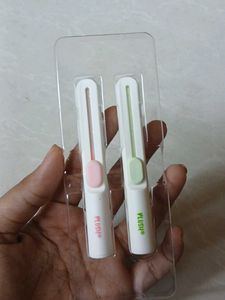PLUSH Swipe Face Razor 2pk