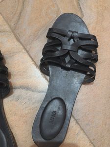 Stylish Black Flat Sandals