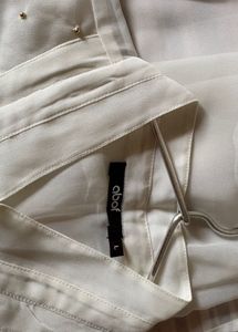 Chic Sleeveless White Embellished kurta