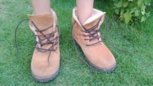 Cozy Tan Lace-Up suede boots .it's unisex.
