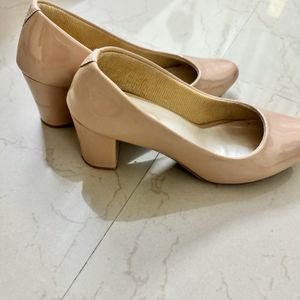 Glossy Pumps