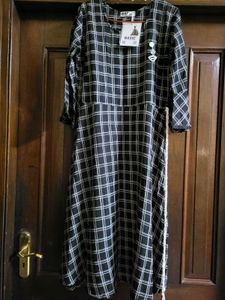 ​BASIC Women's Black &amp; White Plain kurti