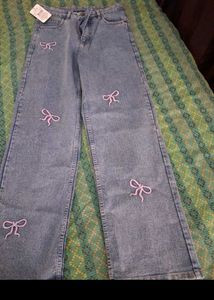 Light Wash Bow Embroidered Jeans