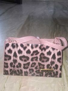 Chic Leopard Print Crossbody Bag