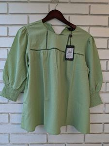 New top with tags