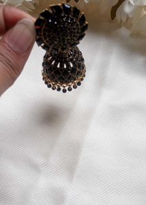 ✨🖤Elegant Black Floral Designer Jhumka Earrings