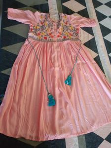 Freebies❤️&amp; Floral Embroidered Pink Kurta