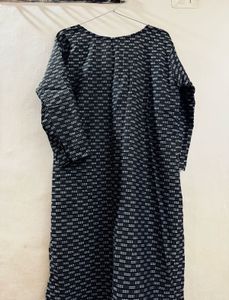 Stylish Black &amp; White Patterned Kurta