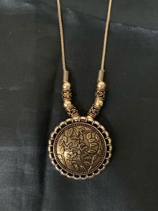 Elegant Vintage Style Dual Toned Necklace