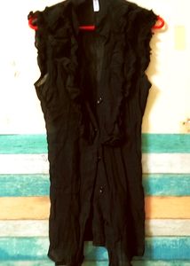 Chic Black Ruffled Sleeveless Blouse