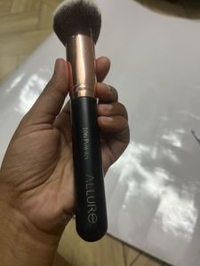 Sigma Beauty E05 Eyeliner And Allure Powder Brush