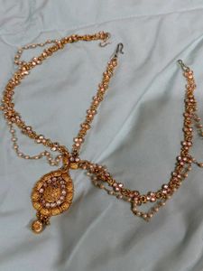 Elegant Kundan Maang Tikka