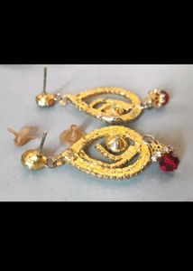 Sale of 2 Earrings