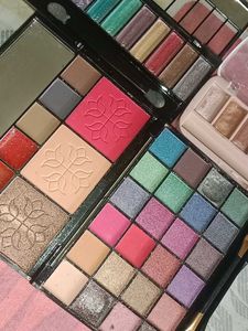 Multicolor Eyeshadow Palette Set